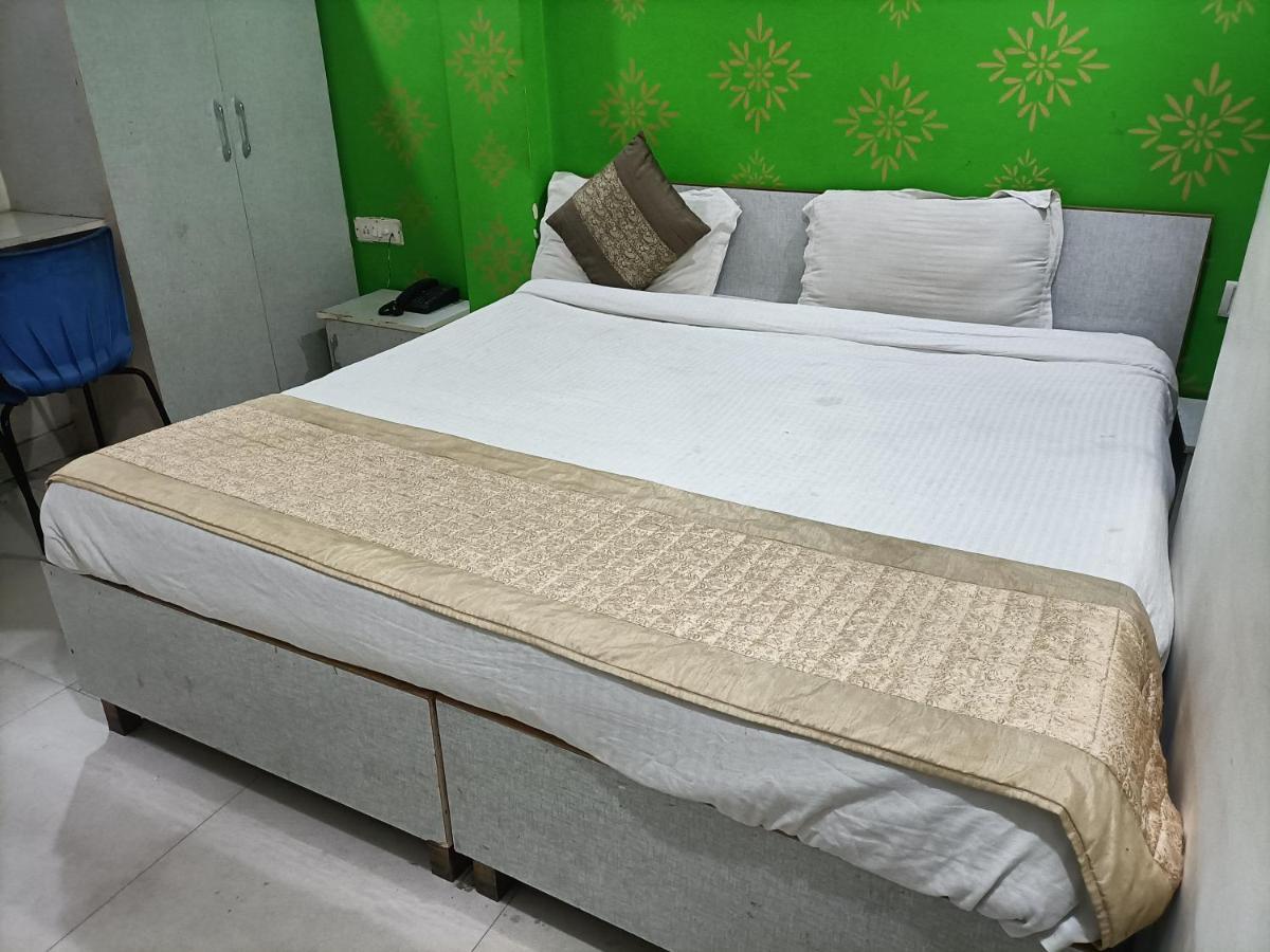 Airport Hotel Breeze Нью-Дели Экстерьер фото